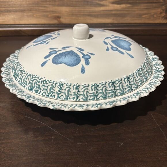 ABC Distributing Beautiful Pattern Blue Hearts Ceramic Pie Plate with Lid - Picture 3 of 12